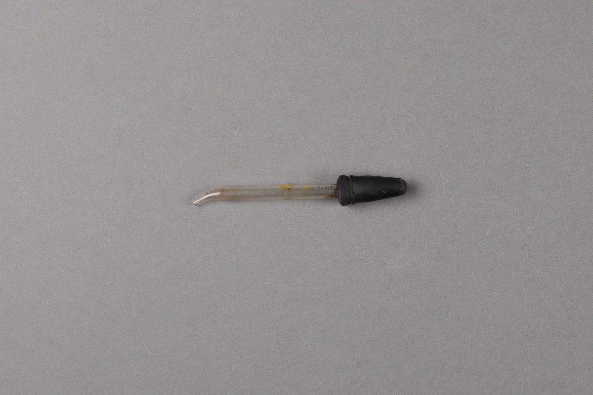 harvard_art_bot's tweet photo. Glass eye dropper - (20th century)  | ARCH.2007.9.79.18 https://t.co/tTgqv17rOf