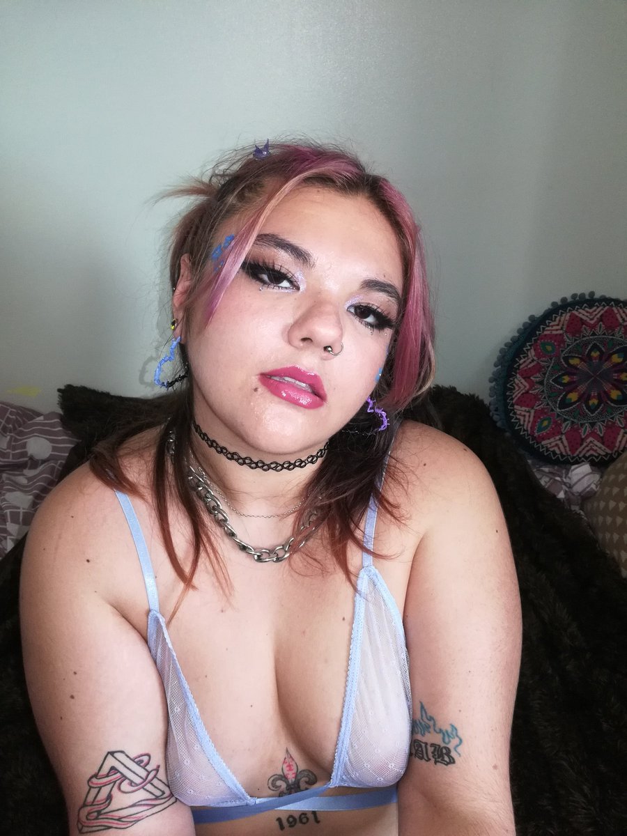 amber_chaotix's tweet photo. Updated pin
26
Bi
Switch
Curvy/plus size 
Tattoos
Mixed race
Soft + hard kinks
Custom content + sexting, other things may be available just ask
Retwt n ❤️ 2 be moots 🍒
#nsfwtwt #curvygirl #buyingcontent #sellingcontent #bbw #nsfwaccount #gothgirl #findom #paypiggyneeded #paypig https://t.co/mOU3zuVLJm