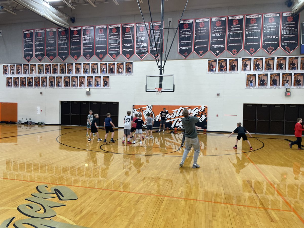 HastingsTigerBB's tweet photo. Tonight was our first night of Rise Skills! We had 1st-8th graders together working on improving their skills. Come out Thursday to be loud and be a part of the #RiseSquad https://t.co/NhAAYYc6yc