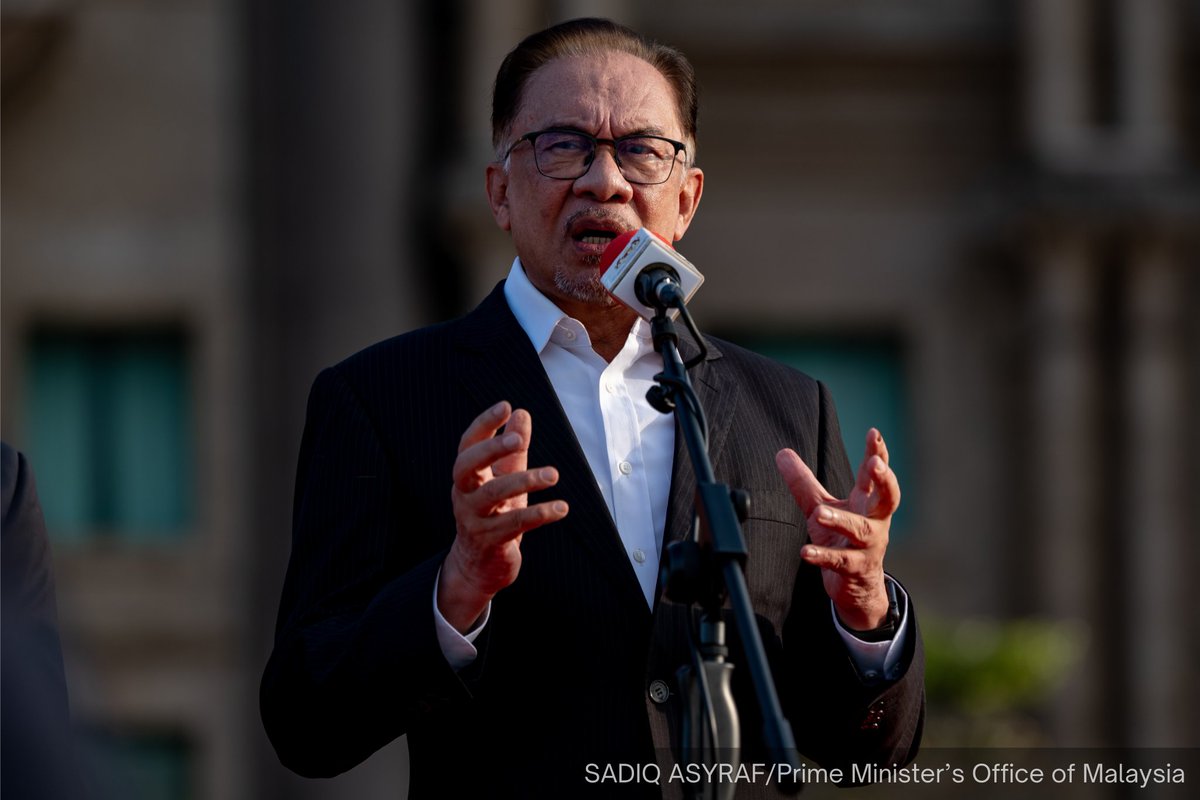 There can be no more approvals for procurements without tender, says Prime Minister Anwar Ibrahim.

He asserts that Malaysia cannot allow leakages and corruption to continue.