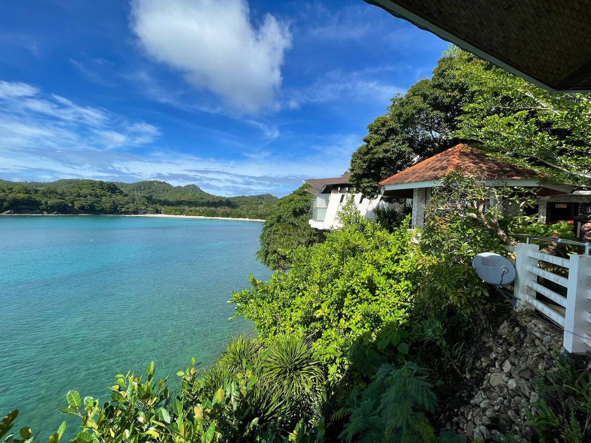 iamjaysrubrico's tweet photo. Isa ang Dakak Beach Resort sa pinakasikat na beach getaway sa Dapitan dahil sa maputi at malapulbos na buhangin at malinaw na tubig dito. @smninews @DZAR1026
#DapitanAlwaysInviting
#ZestFullyNatural #ZamboangadelNorte
#OnceAgainZampen
#ColorsofMindanao https://t.co/ZFvkKFaNeF