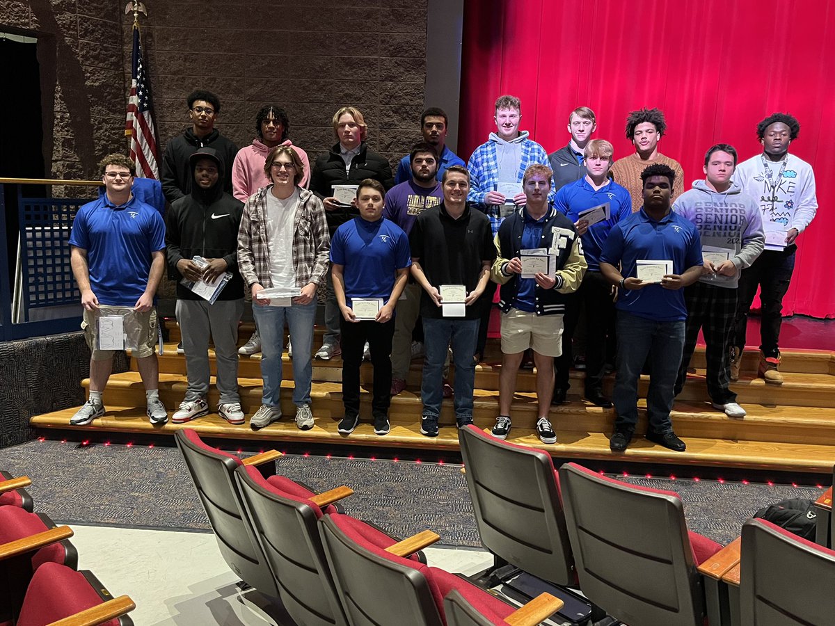 FCFlashesFB's tweet photo. Congratulations to all of the award winners tonight and our seniors! #WeAreFlashes #ChargeUp⚡️ https://t.co/McySbEwIxV