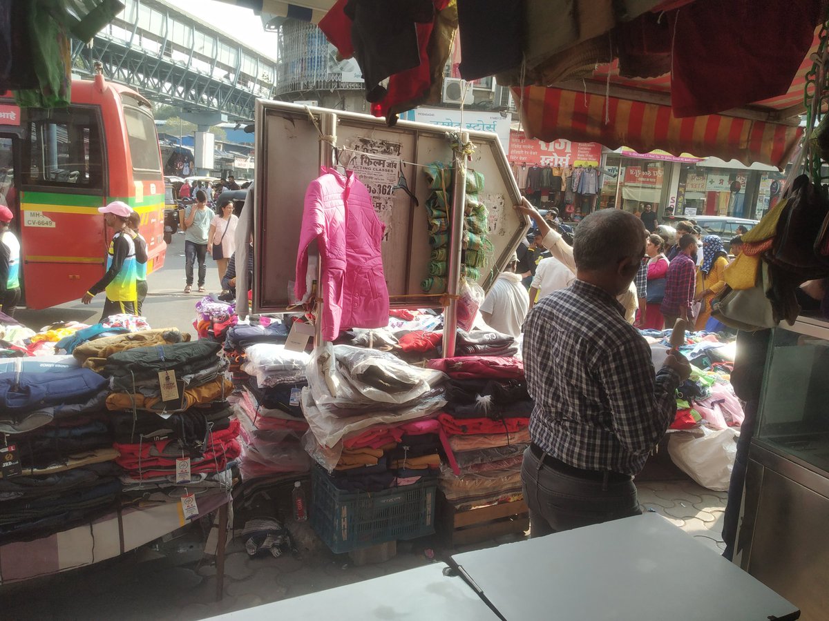 BmcComplaint's tweet photo. @mybmcWardRC @IqbalSinghChah2 @Sunilrane_bjp 
Enough is enough now.. Since so many years we are complaining hawkers but no one authority has stop them bcoz all hawkers are paying x https://t.co/ETn4rVF85g authority. But we as shop keepers property tax is waste of money. See pics https://t.co/b41RTsCzcm