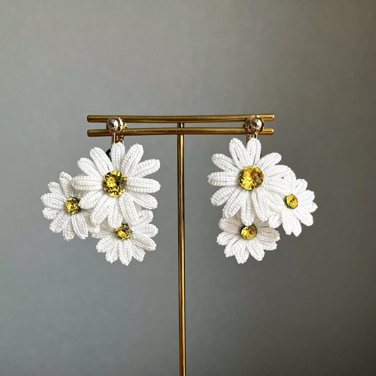 casa_mayu's tweet photo. タティングレース技法を使って、花のアクセサリーを作っています！✨

🌱通販
→ https://t.co/I22NtsNIOX

🌱常設委託
→東京 @Lupopo_cafe 

🔆Lupopoさん企画
「イヤリングだけのスペシャルギフト展2」1部2022/12/8-12に参加！

🔆個展
「桜咲く  2」2023/1/26-30

お楽しみに☺️✨ https://t.co/MXKUPVRKlc