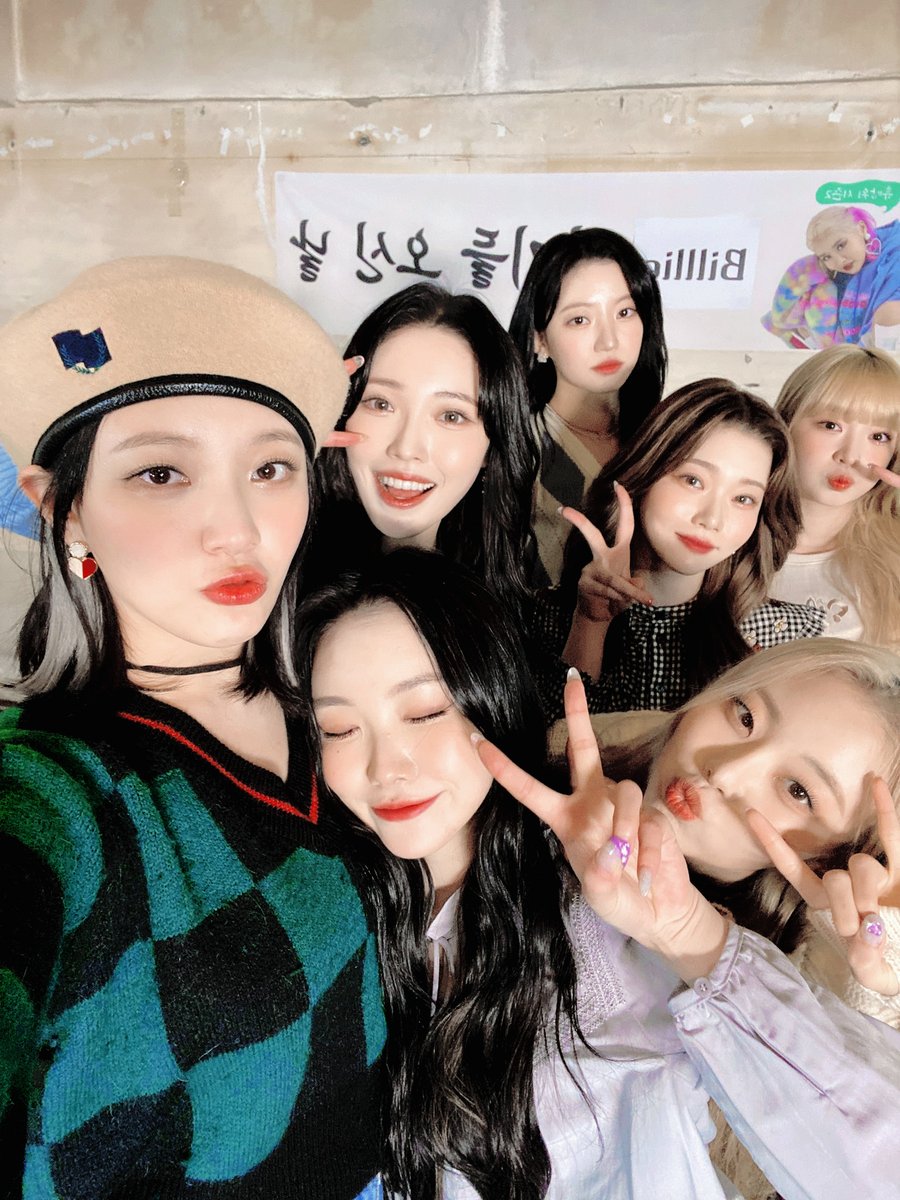 MSRUMOR_TW's tweet photo. ❛ ⠀ ⠀   𝐌. ⠀ ⠀   📀 ⠀   𝐔𝐒𝐈𝐂 ⠀ ⠀   ゞ ⠀ ⠀   𝕔͟𝕙͟𝕠͟𝕚͟𝕔͟𝕖 ⠀ ⠀   ⋆ ⠀ #𝐂𝟕𝐒ෆ𝚍ə𝚋ut .

Antes de regresarnos a casa para el merecido descanso nos sumamos al stream de #𝚜tây·范𝑔o𝚕𝚍 y le mandamos un abrazote a Sunny bonito. You're fire, guuuys ! ✨ https://t.co/ac11vbG9Us