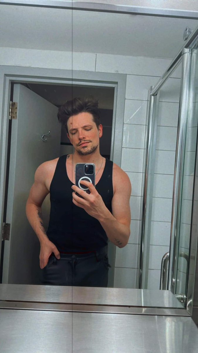 𝑳 𝒂 𝒔 𝒔 𝒐 tweet media