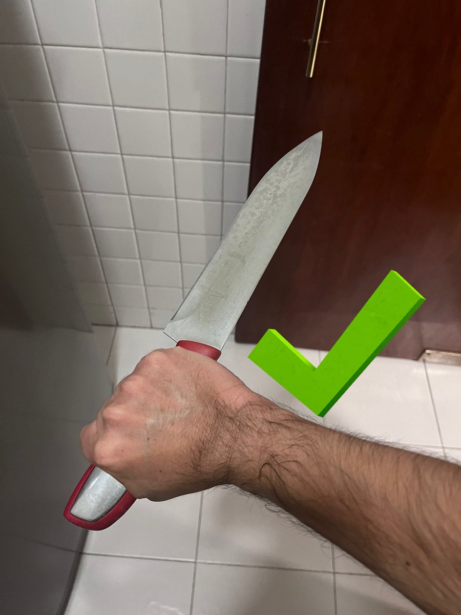 chidoguan's tweet photo. Una vez un cholo me enseñó cómo agarrar un cuchillo por si alguna vez me veía envuelto en una pelea de cuchillos. Afortunadamente nunca he necesitado de esta información pero aquí se las paso por cualquier cosa, no vaya a ser: https://t.co/ST8DCW90nC