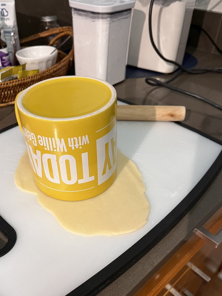 JesHeartsTravel's tweet photo. @WillieGeist my #SundayTODAY mug was the perfect size for Thanksgiving hand pies 🥧 https://t.co/u3qnhdPpv2