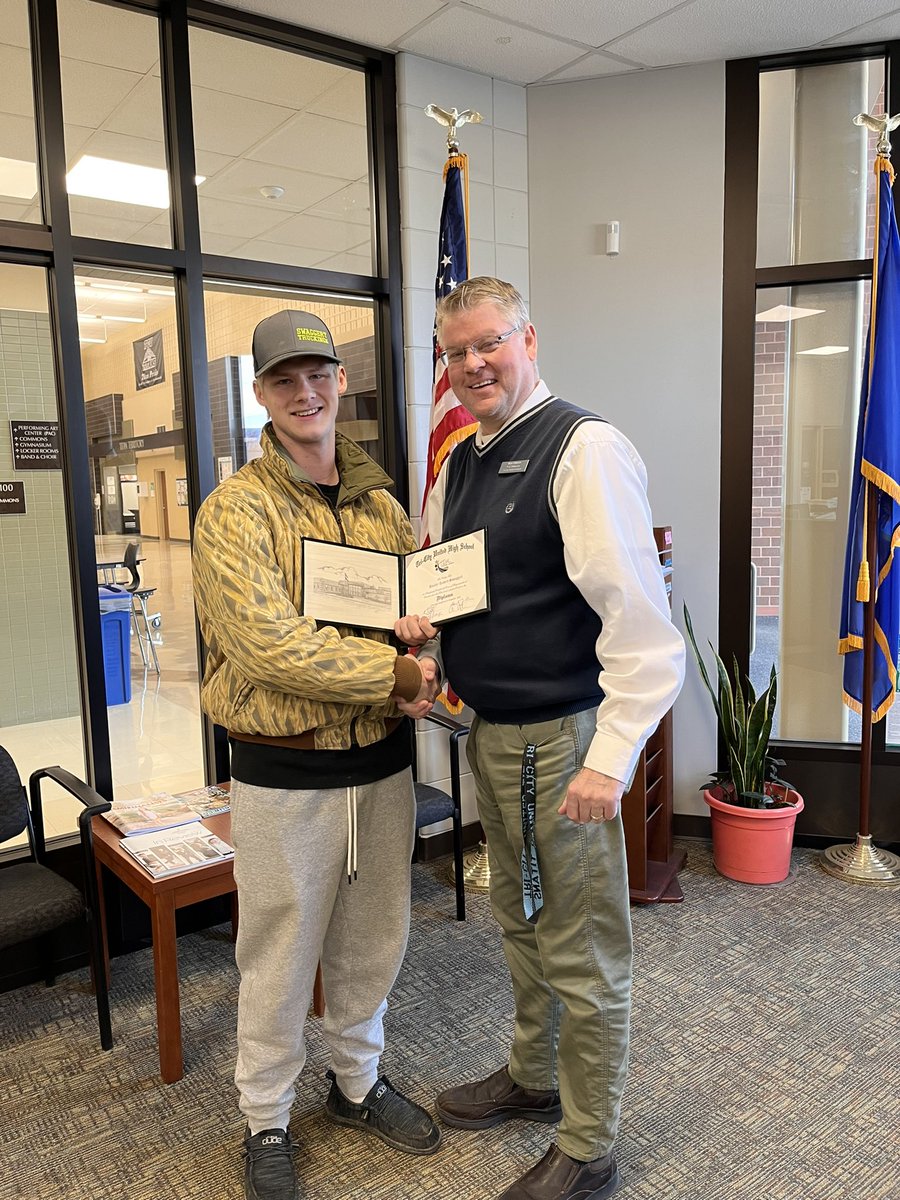 AlanFitterer's tweet photo. Congratulations to Hunter Swaggert who finished up what he needed to do &amp; became the latest &amp; greatest @TCU2905 Titan Graduate!  Hunter came in to receive his diploma this afternoon 👍😀 Proud of this young man! https://t.co/GAhCf52JLZ