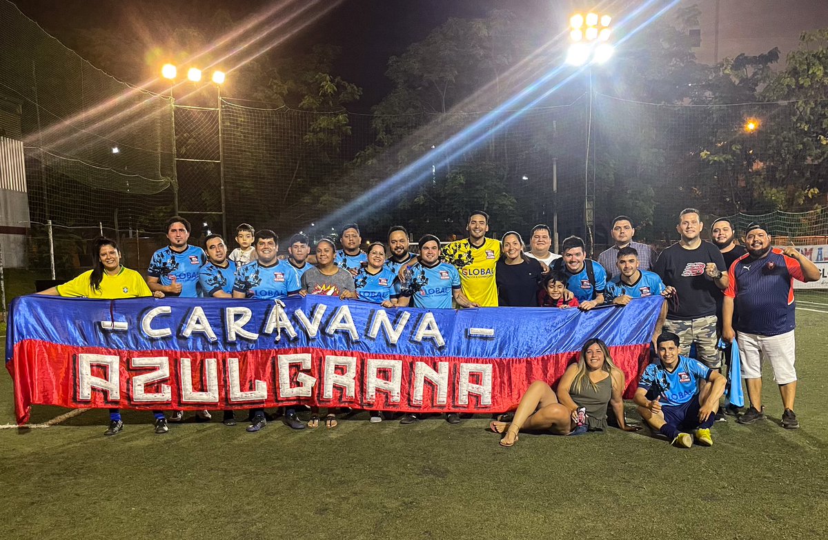 CARAVANA AZULGRANA a Cuartos de final 💪🏻
☑️Se dejó todo en la cancha
☑️Se defendió lo indefendible
☑️Se corrió por la vida
#NoRetrocedemosNiParaTomarImpulso #SomosFamilia #CaravanaAzulgrana