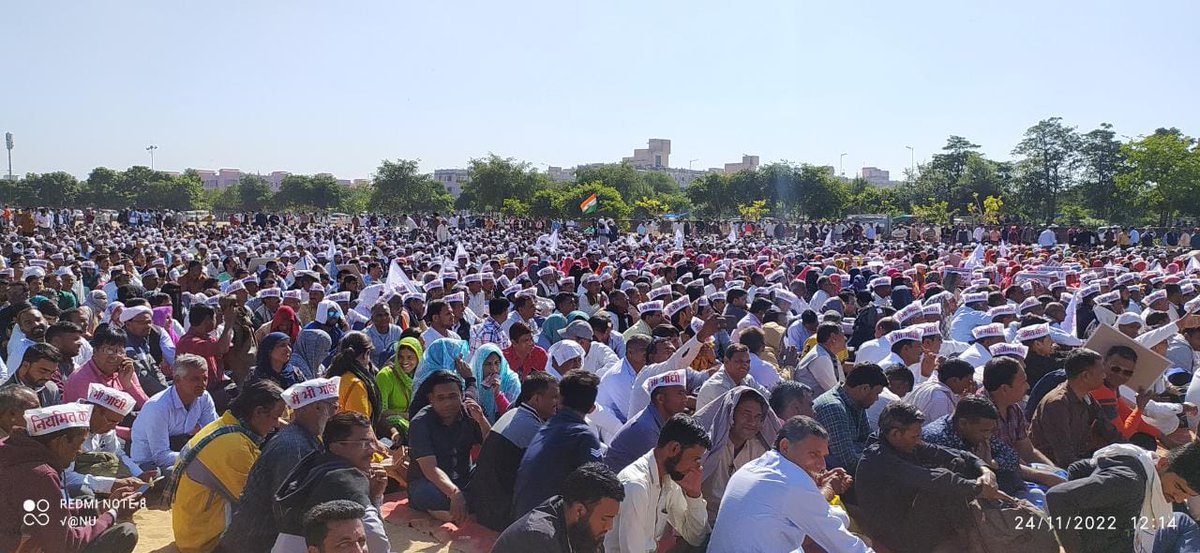 KayamkhaniIKhan's tweet photo. सारे राजस्थान में बँट गया खजाना उसका,
  संविदा कर्मियों के हिस्से में सिर्फ़ बहाने आए..!!
 
राजस्थान के 90K #संविदा_कर्मियों को नियमित करें श्री @ashokgehlot51 जी पूर्व #अनुभव जोड़ के सीधे #नियमित करें।
@ashokgehlot51 @RahulGandhi @kharge @priyankagandhi @RajCMO @ShayarImran https://t.co/8PJBnQ0HGE