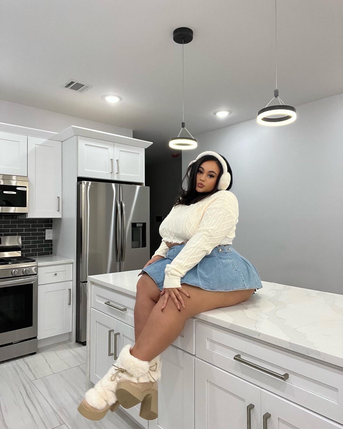𝐩𝐡𝐚𝐢𝐭𝐡 ♥︎ on Twitter "Alexa play New Apartment by Ari Lennox https//t.co/miNeEp2sdJ" / Twitter