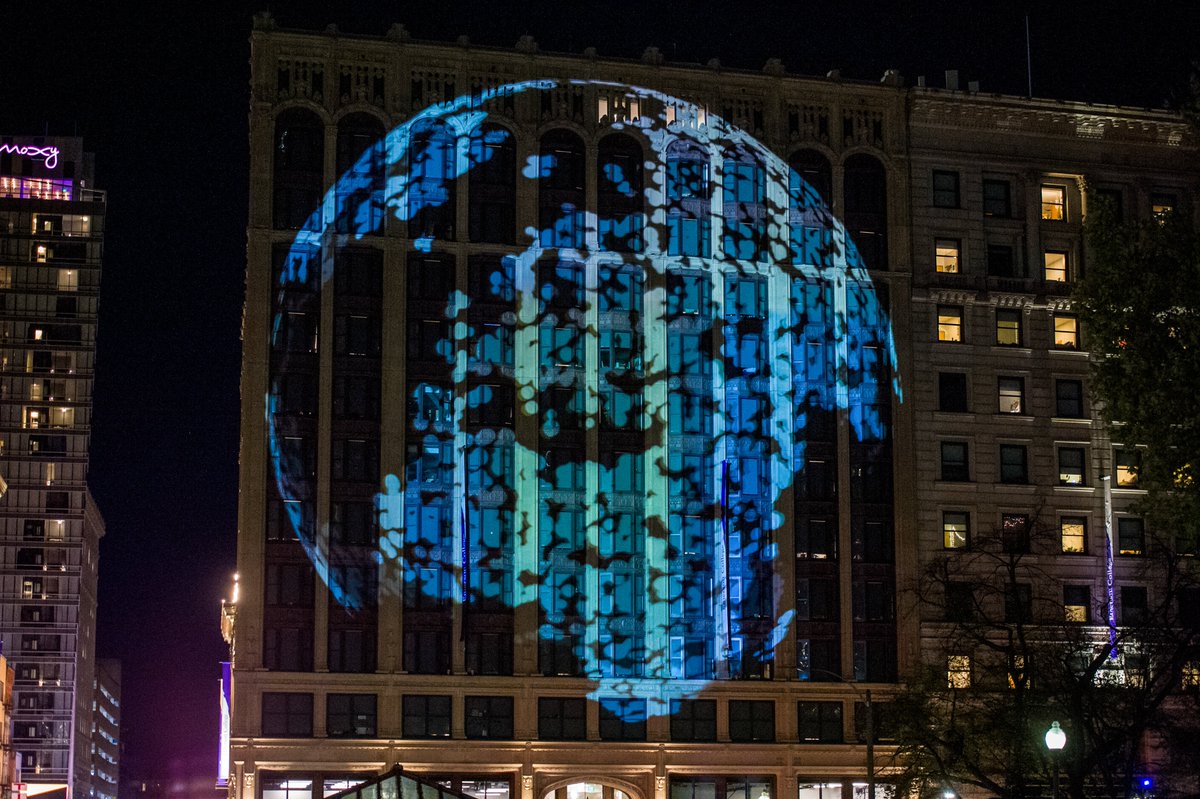 Tonight, @EmersonCollege showcased a series of visual media art images illuminating the Little Building to honor the @EarthshotPrize. The Earthshot Prize will be presented in #Boston on Friday.