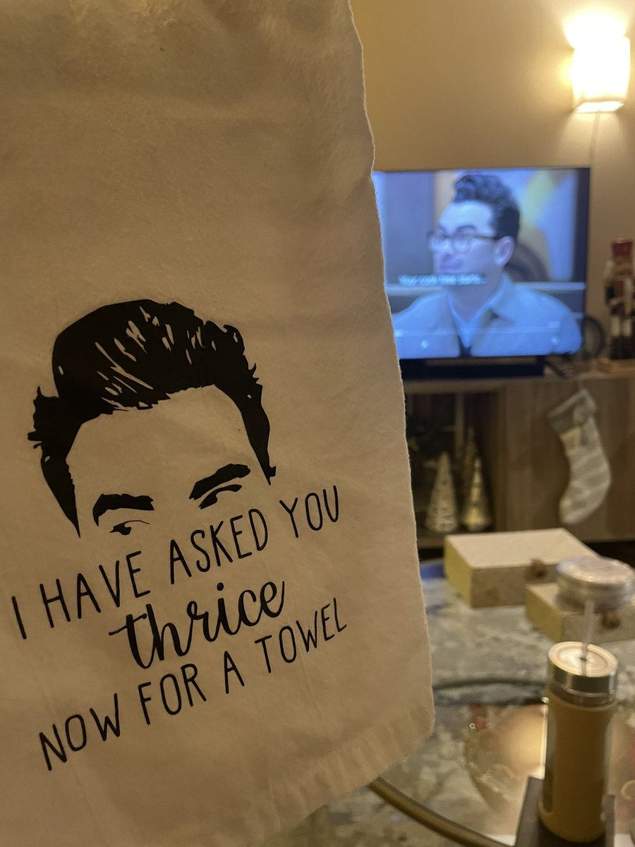 acceptsgifts's tweet photo. Watching Dan while folding David - you fold it in @danjlevy https://t.co/FKnxCDPWlA