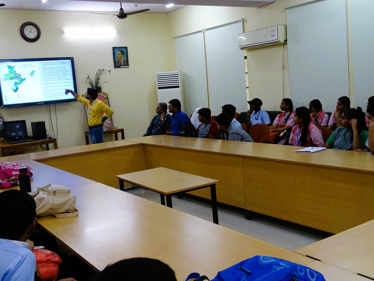 bsi_moefcc's tweet photo. Faculties and students of Sri #Aurobindo Centre of New Education, #Jodhpur visited @bsi_moefcc #AZRC on Nov 9-10,2022. Dr. S.L. Meena, Scientist-E,HoO and other officials informed them about activities of BSI, herbarium techniques &amp; plants of the Hot desert of India.
@PIBJaipur https://t.co/qfFl5Bl4QV