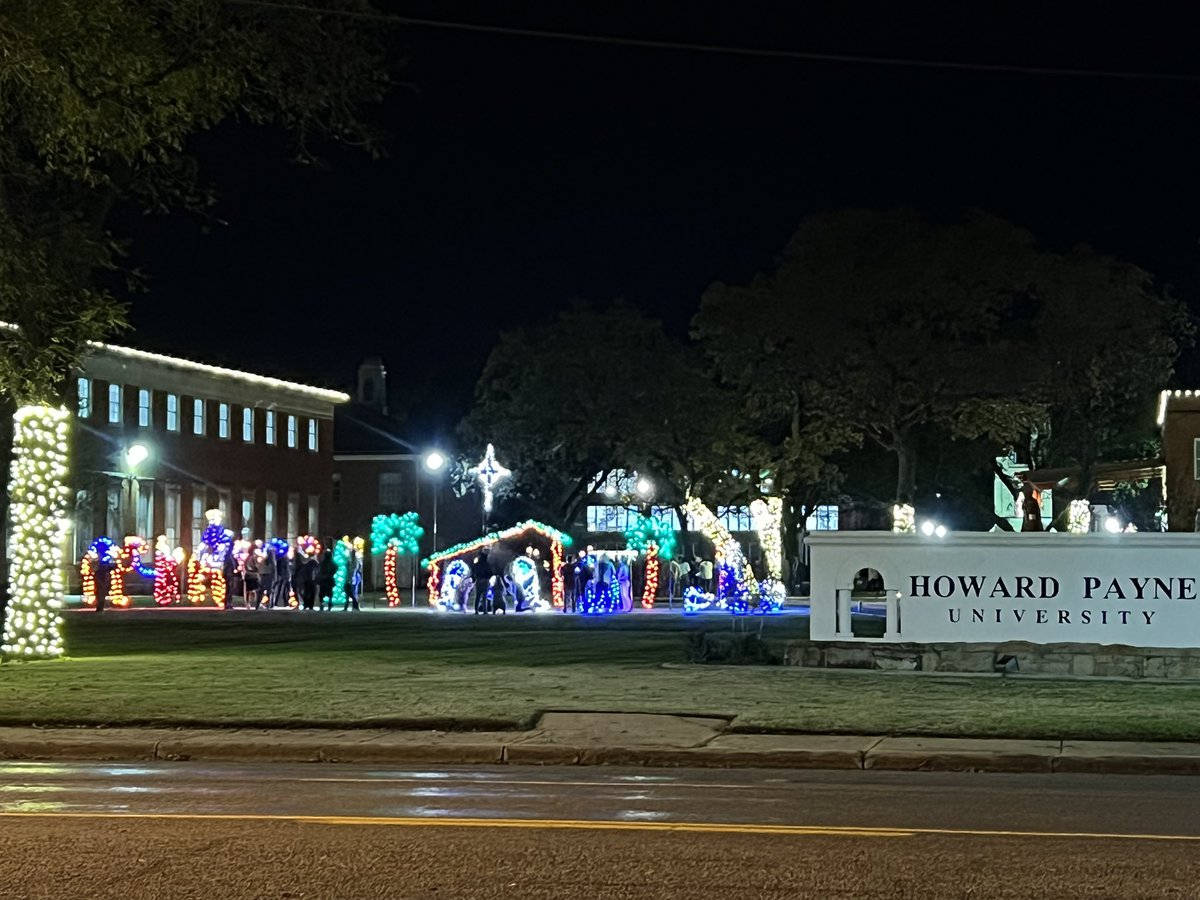 Christmas on the Plaza was a big hit tonight - love the official beginning of the Christmas season on the campus of @HPUTX!