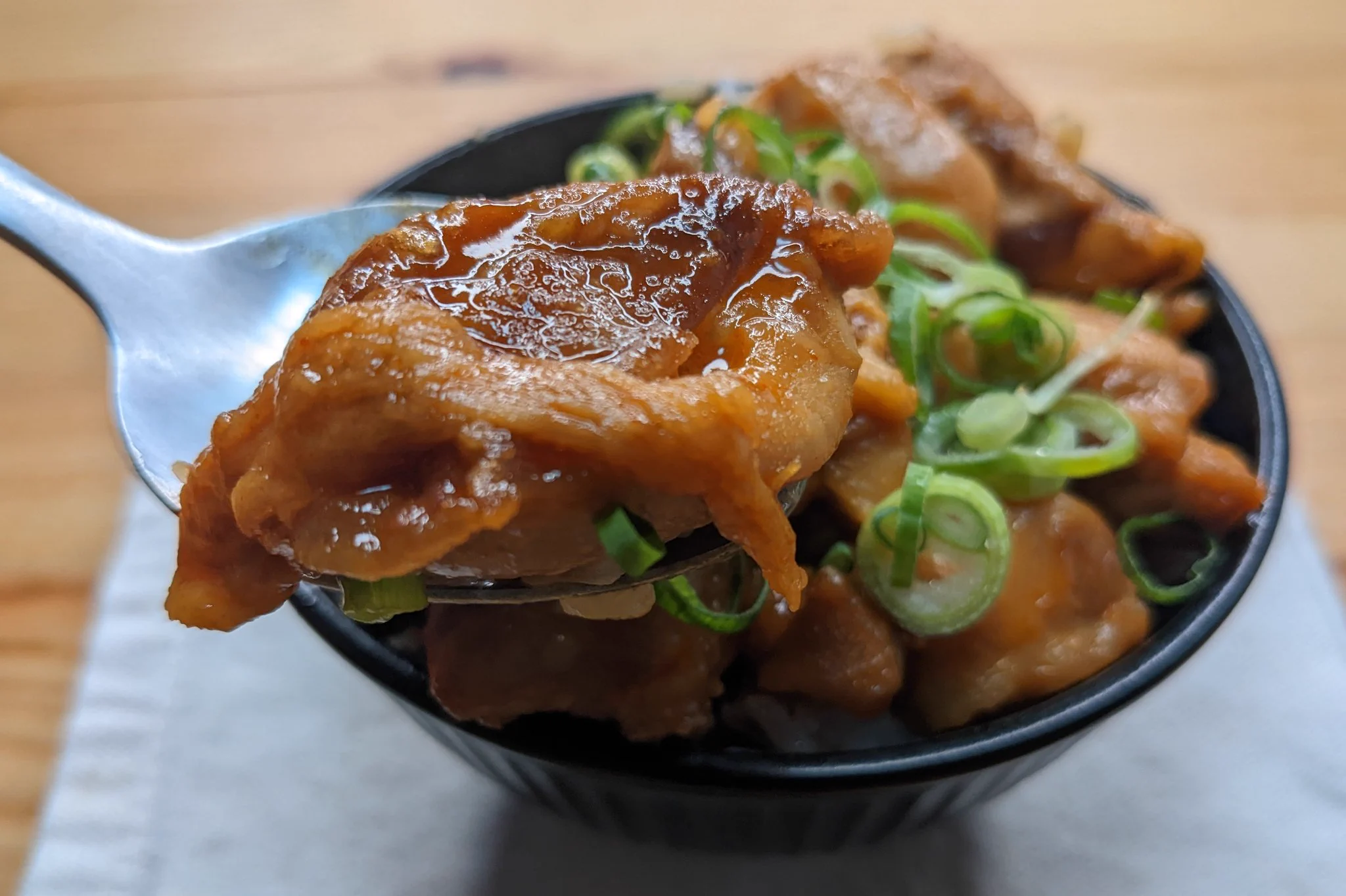 コチュジャンの辛味が最高！簡単「旨辛チーズバター丼」。