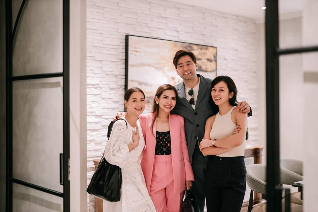 daiIymaja's tweet photo. “Ayih I'm Kilig! Nagkataon, Nagkatagpo! ❤️”

“Welcome to Beauté Beanery Dr Hayden Kho, Ms. Maja Salvador and Ms. Beauty Gonzales 🥰”

🔗: https://t.co/pNKdePgJ3V
🏷: #MajaSalvador l #RheaTan
#BeautyGonzales l #HaydenKho https://t.co/WfCRS0Ozwn
