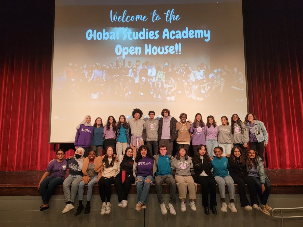 fbgsa's tweet photo. Before Thanksgiving break, the GSA hosted an open house for interested 8th grade students from around the district! We're so excited for another new freshman class to apply and join the academy next year! https://t.co/PtZ2gYdzI1