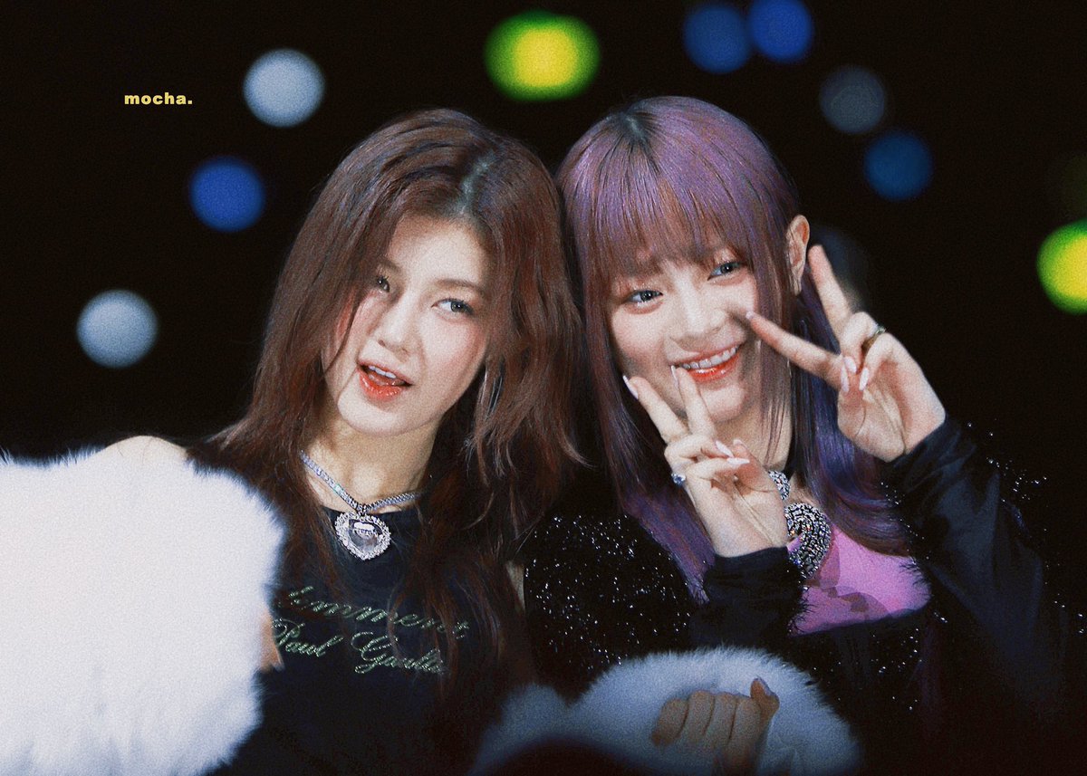 mochawithu's tweet photo. 221126 MMA 뉴진스 하니&amp;다니엘
🎸🎵

#NewJeansAtMMA #MMA2022 
#NewJeans #뉴진스 
#하니 #hanni 
#다니엘  #Danielle https://t.co/0Bn19ja3At