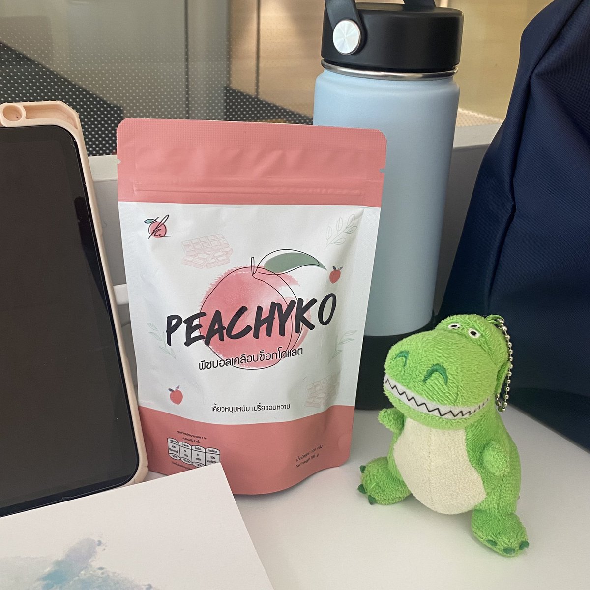 bebyilyn's tweet photo. 🎧📚 #peachyko_o ♡.ᐟ https://t.co/Flpe0MiSfR