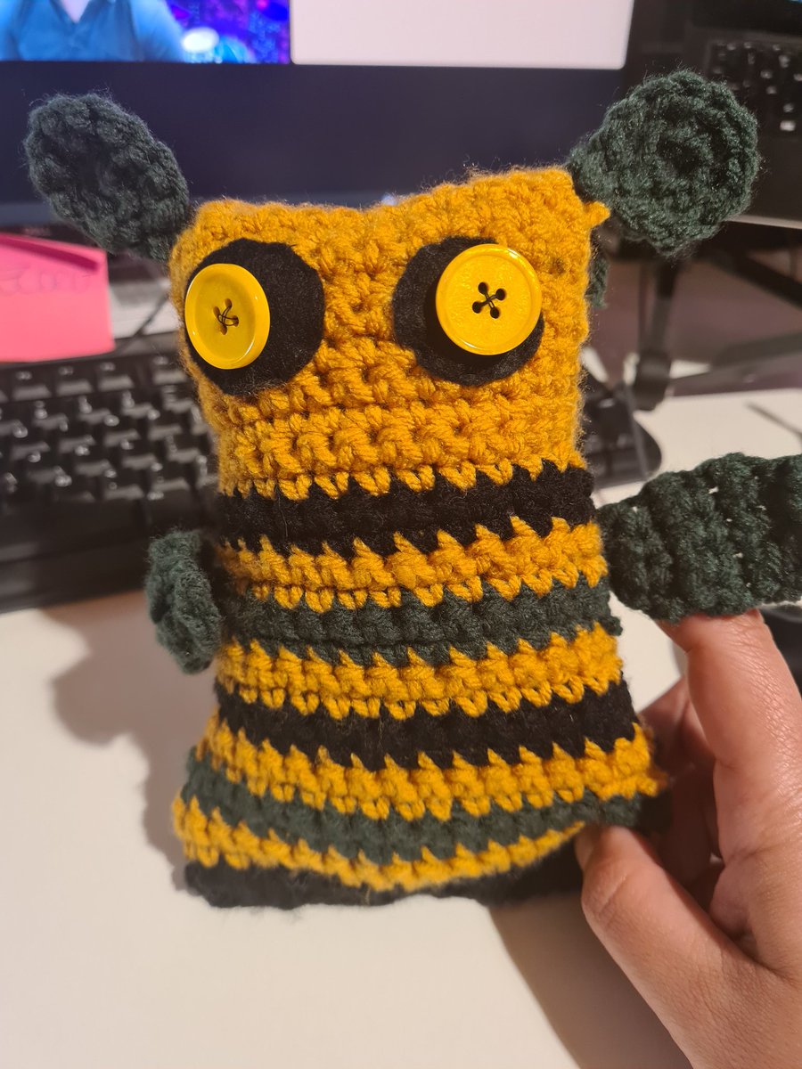 I made this character and I love them so fucking much
Ideas for names?