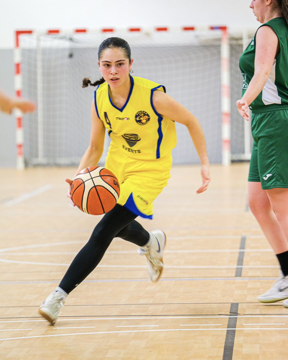 Folclobasket's tweet photo. Weekend en photo ! ✨✨

🔵🟡 𝗙.𝗢.𝗟.𝗖.𝗟.𝗢 🟡🔵

#folclo #basket #folclobasket #basketball #sport #lorient #morbihan #bretagne #france #ffbb #championnat #victoire #district #equipe #quartier #kervenanec https://t.co/OCHHG8LPPq