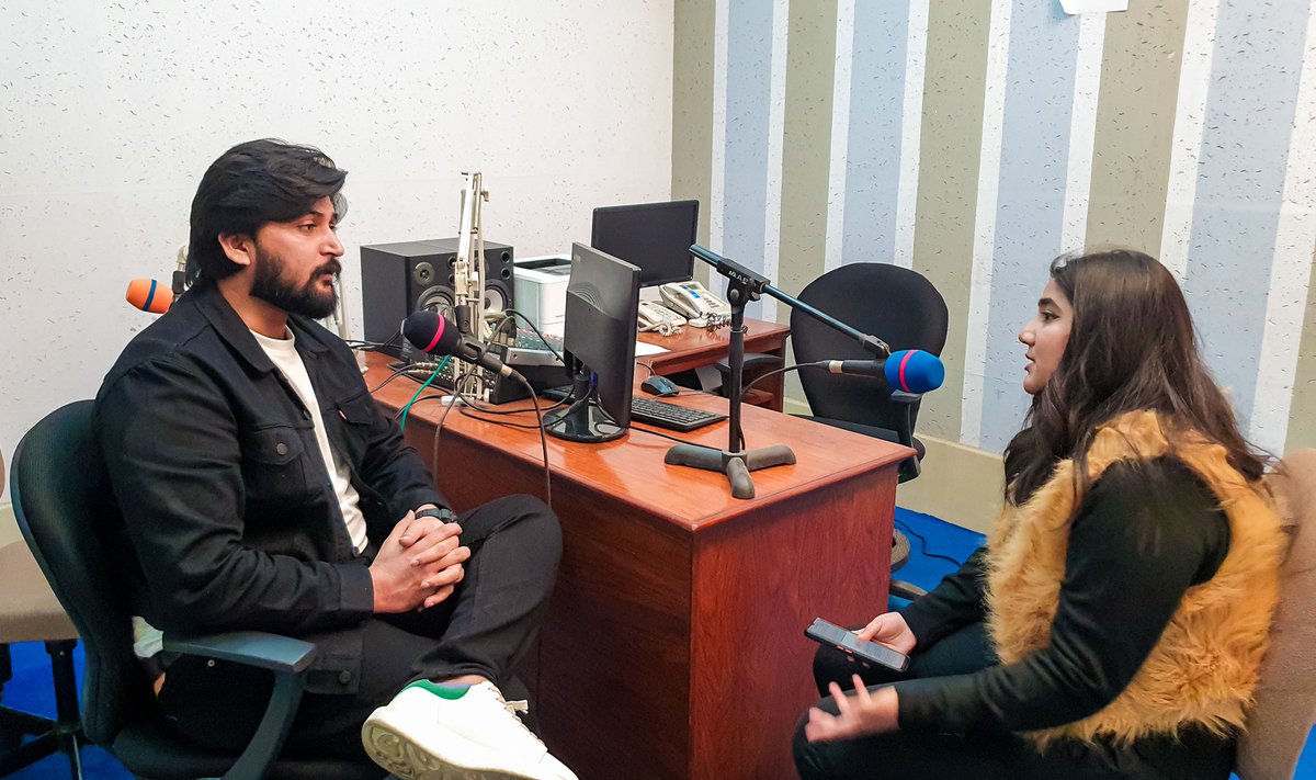 AliAounOfficial's tweet photo. Had productive question & answer session for media/filmmaking department students of Kinnaird College & University For Women with talented Insha.
#Session #QuestionAndAnswer #QuestionAndAnswerSession #Studens #Filmmaking #Filmmaker #KinnairdCollegeForWomen #AounFilms #AliAoun https://t.co/JvGg3KYaYa