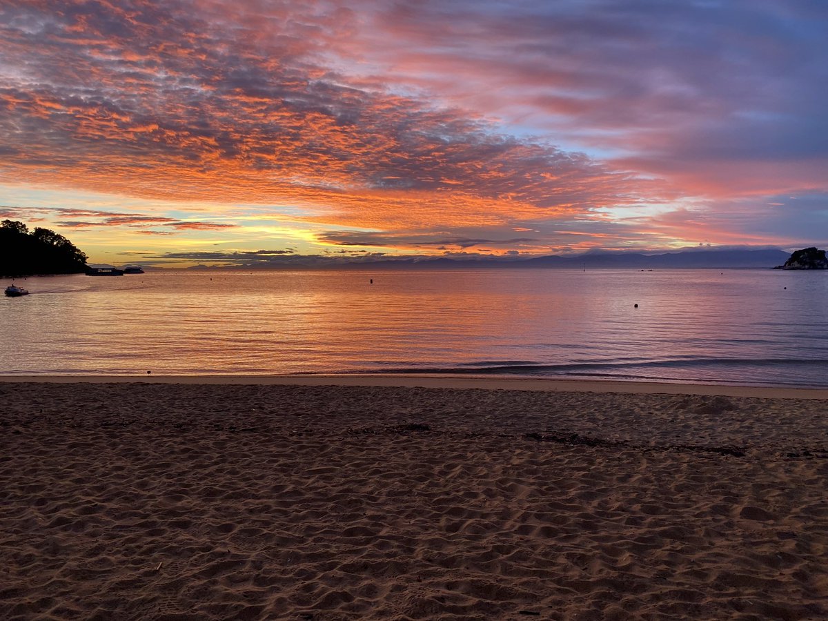 We’ve room for 6 more people on our retreat beginning March 29th in beautiful Kaiteriteri. Come and take a load off with us, reconnect with what is important to you and connect with some fellow travellers in medicine while you do so. We’d love to see you!

thrivinginmedicine.co.nz