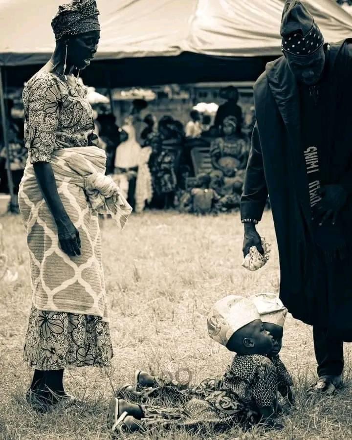 YORUBA CULTURE ❤️ Twin boys prostrating to greet an elder in show of respect during the Twins Festival, Igboora—Oyo State, Nigeria.
