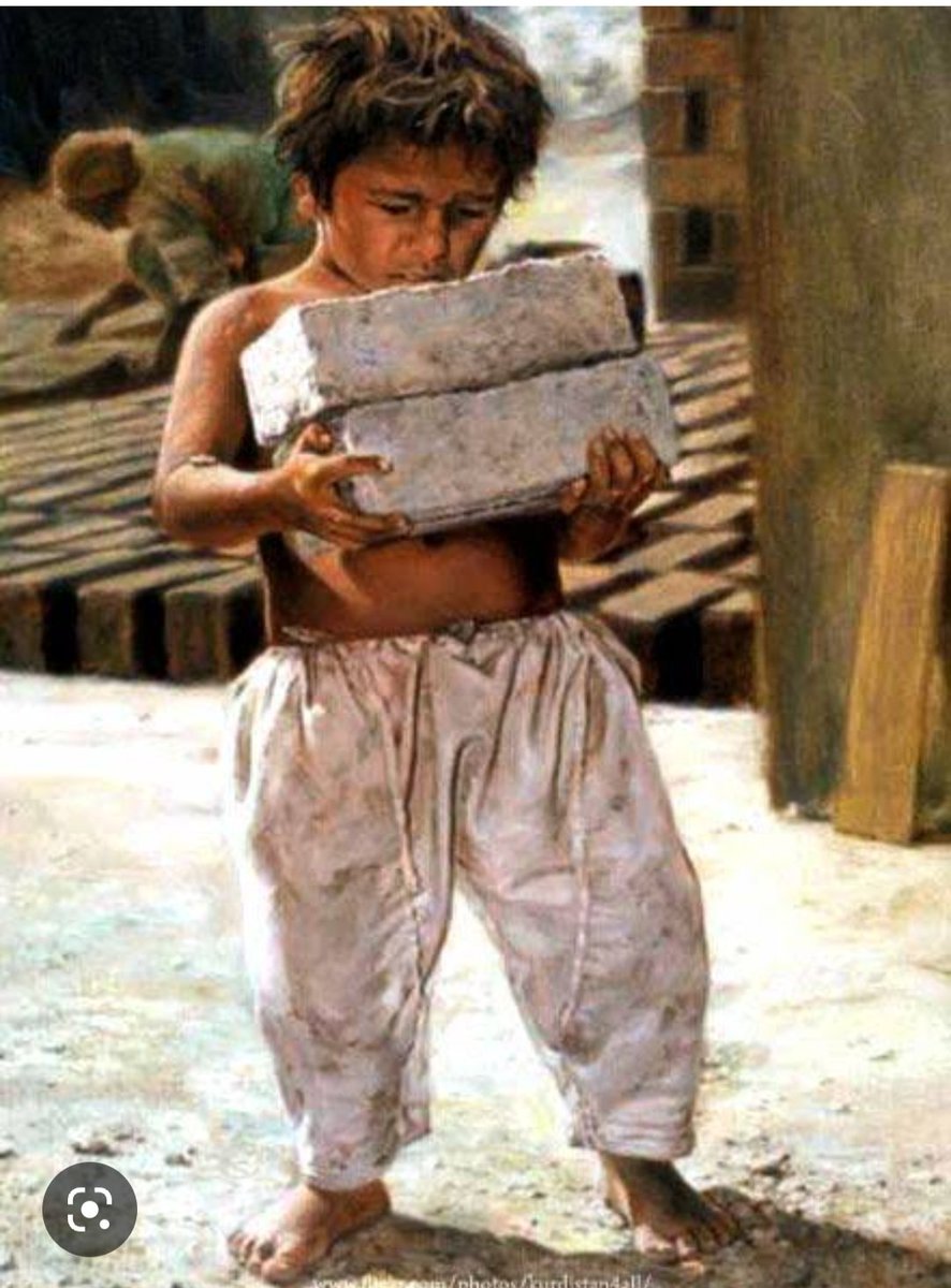 पेट की भूख ने जिंदगी को हर रंग दिखा दिए जो अपना बोझ न उठा पाए पेट की भूख ने पत्थर उठवा दिए ..!!😔😔