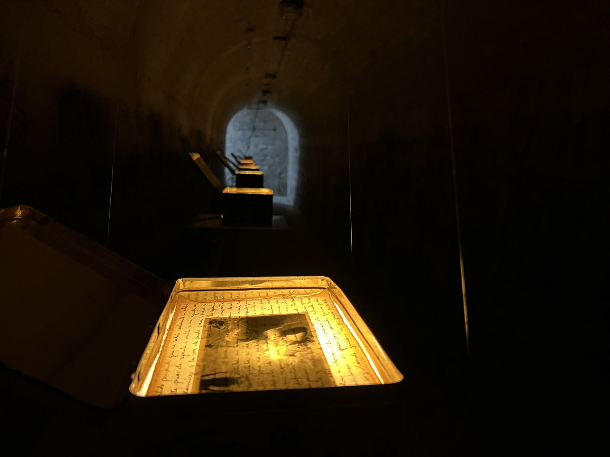 AytoJaen's tweet photo. Abrimos el Refugio Antiaéreo como espacio artístico de reflexión sobre el conflicto en Ucrania 🇺🇦
#RefugiARTE, enmarcada en Art Jaén, está marcada por nuestra #MemoriaHistórica, que nos traslada a la realidad ucraniana: una #guerra cruel y la esperanza por una #paz justa https://t.co/sakIJppMJ1