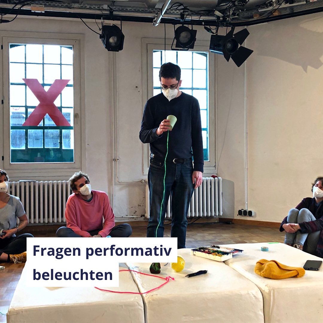 Kollegialer Austausch mit der Theaterwerkstatt Bethel

Bei unserem Besuch in #Bielefeld hatten wir Gelegenheit Fragestellungen, die wir bereits im Vorfeld erarbeitet hatten, gemeinsam zu beleuchten und auch performativ zu beantworten.
#performance #inklusion #impro