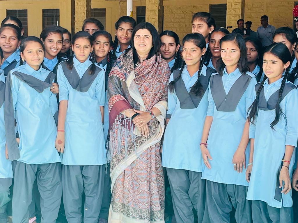 rscpcr's tweet image. मुख्यमंत्री बाल गोपाल योजना एवं मुख्यमंत्री निःशुल्क यूनिफॉर्म वितरण योजना का राज्य स्तरीय शुभारम्भ..
आयोग अध्यक्ष संगीता बेनीवाल समारोह में जोधपुर से हुई शामिल..
बच्चों को यूनिफार्म वितरण की..
@SangeetaBeniwa3 
@SangeetaGarg_ 
@shiv_naga 
@nusratajm 
@RajCMO 
@AkhilNSJaipur