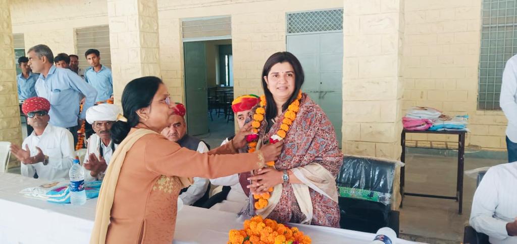 rscpcr's tweet image. मुख्यमंत्री बाल गोपाल योजना एवं मुख्यमंत्री निःशुल्क यूनिफॉर्म वितरण योजना का राज्य स्तरीय शुभारम्भ..
आयोग अध्यक्ष संगीता बेनीवाल समारोह में जोधपुर से हुई शामिल..
बच्चों को यूनिफार्म वितरण की..
@SangeetaBeniwa3 
@SangeetaGarg_ 
@shiv_naga 
@nusratajm 
@RajCMO 
@AkhilNSJaipur