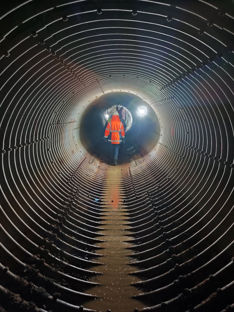 Prefet71's tweet photo. #drealbfc #rcea
🚧Rénovation d'un ouvrage hydraulique sur la section Palinges RD25 (Ouvrage Hydraulique de Fautrière) par projection de béton fibré à ultra haute performance.
Crédit photos 📸Dreal BFC https://t.co/BIcIWl0fAu