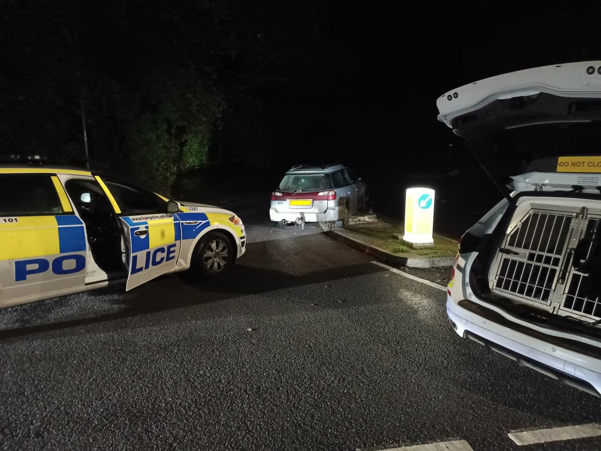HantsTVPolDogs's tweet photo. Last night a stolen vehicle involved in burglaries across @NewForestCops area attempted to flee police but it crashed &amp; the driver was caught, appearing to give up when taking one look at the rocking dog van and hearing the barking from within. #dogvan #policedog #teamwork https://t.co/7TpFut5bFI