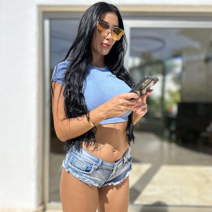 La bomba @CleaGaultier 😍 https://t.co/Capih0v48p<a class="tags" href="/tag/cleagaultier">@cleagaultier</a><a href="/tag/bestfriends"class="tags"><span>#bestfriends</span></a><a href="/tag/summertime"class="tags"><span>#summertime</span></a><a href="/tag/poolparty"class="tags"><span>#poolparty</span></a><a href="/tag/mykonos"class="tags"><span>#mykonos</span></a>