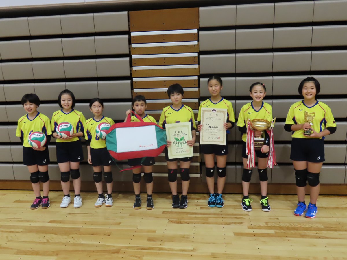 karumai_town's tweet photo. いわて純情りんご杯第39回岩手県小学生バレーボール育成大会兼第20回全国スポーツ少年団バレーボール交流大会岩手県予選で、軽米VBSS（軽米バレーボールスポーツ少年団）が前人未到の5連覇を果たしました。（写真はVBSS所属選手の保護者からご提供いただきました） https://t.co/ZWwKK3sFGG