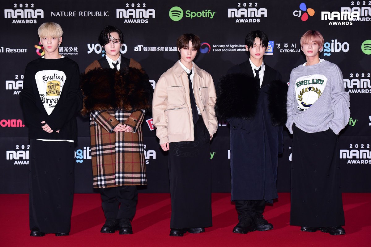 [#2022MAMA] Red Carpet #txt #투모로우바이투게더 Look who is rocking 2022 MAMA AWARDS red carpet right now!✨ Welcome to 2022 MAMA AWARDS @TXT_bighit! World’s No.1 K-POP Awards 2022 MAMA AWARDS #MAMAAWARDS #2022MAMAAWARDS