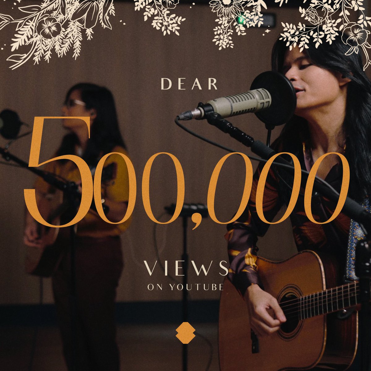BenAndBenMusic's tweet photo. Lohhh grabe kayo 🥺 thank you sa 500k YouTube views sa “Dear” lyric video! Salamat din sa pagshare ng mga kwento niyo, masaya man o malungkot. 

Sana masarap ulam niyo 💛💙 https://t.co/04hLzNOoG7