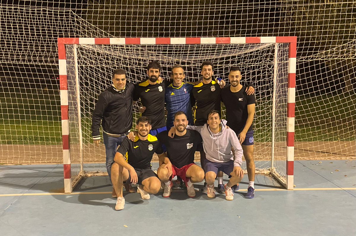 SPCaleta's tweet photo. Jornada Nº. 6 liga imd 2
SPORTING DE LA CALETA 4  -  3 @UD41ZERO10 
goles: luismi⚽️cristian⚽️pablo⚽️tarik⚽️
🖤🤍 https://t.co/z8xL1OL2oP