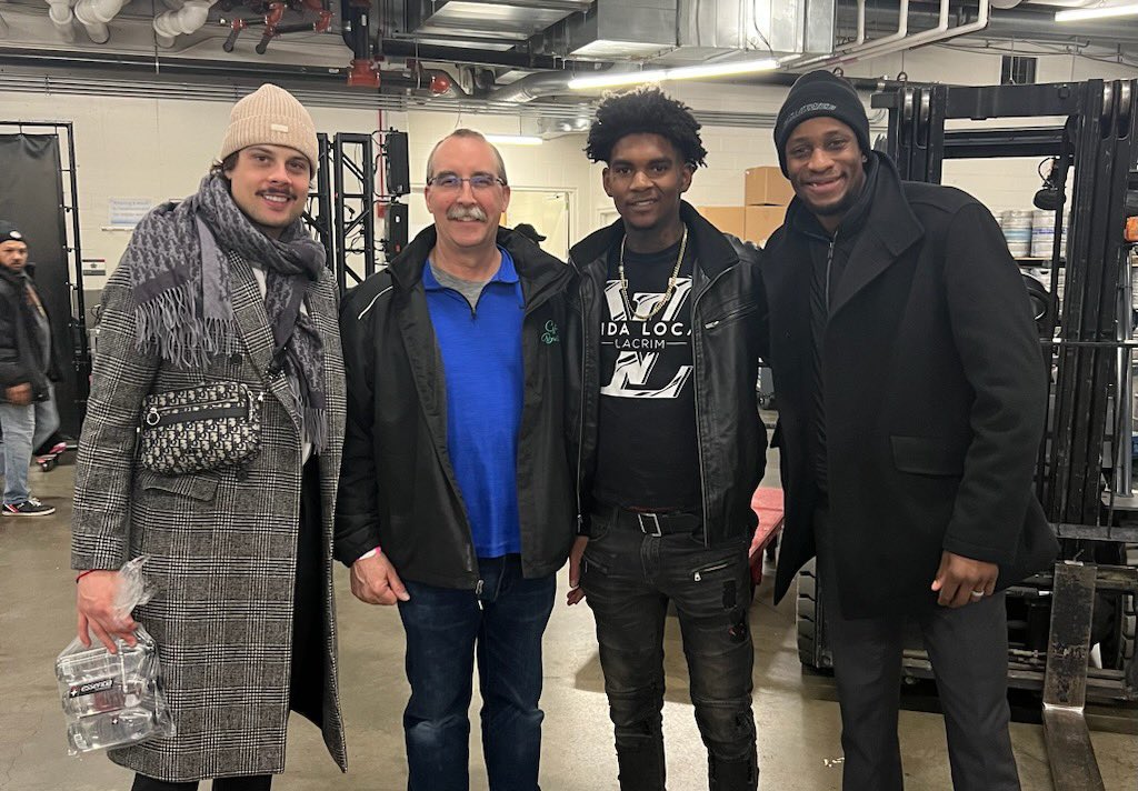 Definitely a birthday Isaiah will NEVER forget.  Thank you <a href="/Simmonds17/">Wayne Simmonds</a> for being such an amazing person!  Truly a class act.  Great win for the Leafs and so kind of Wayne to introduce Isaiah to Mitch Marner (<a href="/Marner93/">Mitchell Marner</a>) and Auston  Matthew.