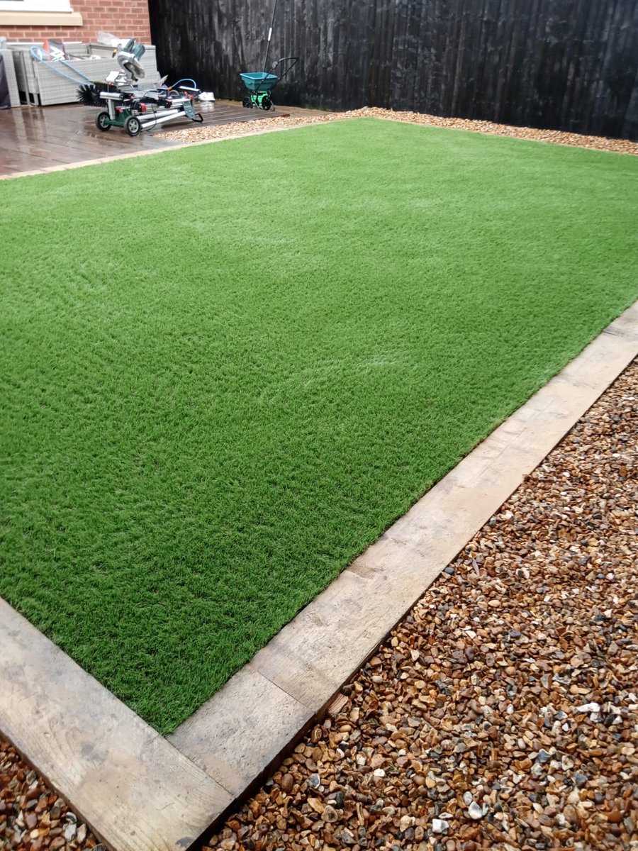 pimcoagl's tweet photo. Completed over the weekend by our fantastic installation team. Sleepers surround 40m² of Soft Velvet artificial grass with golden gravel borders.
#teampimco #artificialgrass #grass #lawn #sleepers #joinery #woodwork #home #pets #garden #homeimprovement #landscapedesign #makeover https://t.co/29n25yVkea