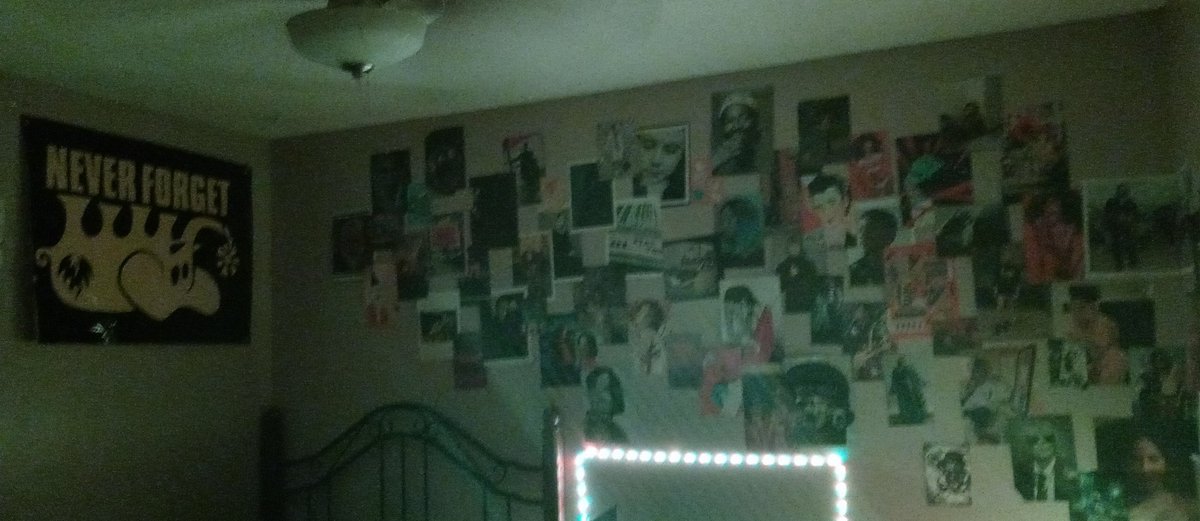 val3ncla's tweet photo. YAYYYY WALL COLLECTION !!!
soon my art wall will look like my magazine wall from 2020.  ALSO SUPER RAD Never Forget poster !!!!#skateboarding 

#traditionalart #ramen #manga #mangaart #Artists #artistsontwitter #robloxart #RobloxCommissions #wallart #skateboard https://t.co/NQcxORUgNk