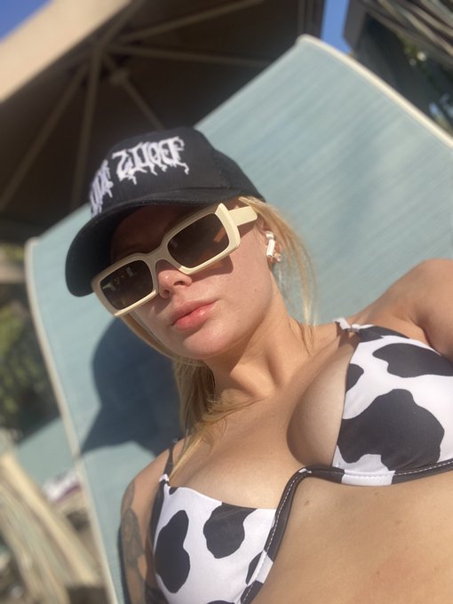 Bitch imma cow Moooooooooo 🐮 https://t.co/Q8KBPXc6sa