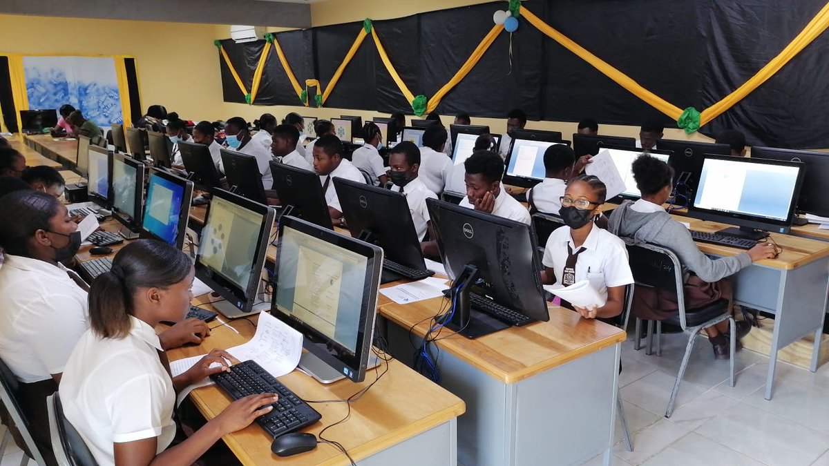 HavingPurpose1's tweet photo. @HavingPurposEnt #GivingTuesday2022  #GivingCampaign 
Reducing the digital divide by supporting students in need in Jamaica We need to raise $8000 to ship a 20 ft. container with devices to 20 schools. Building out computer labs. Please donate learn more https://t.co/VhqfZrjvM1 https://t.co/LEP0pvPixR