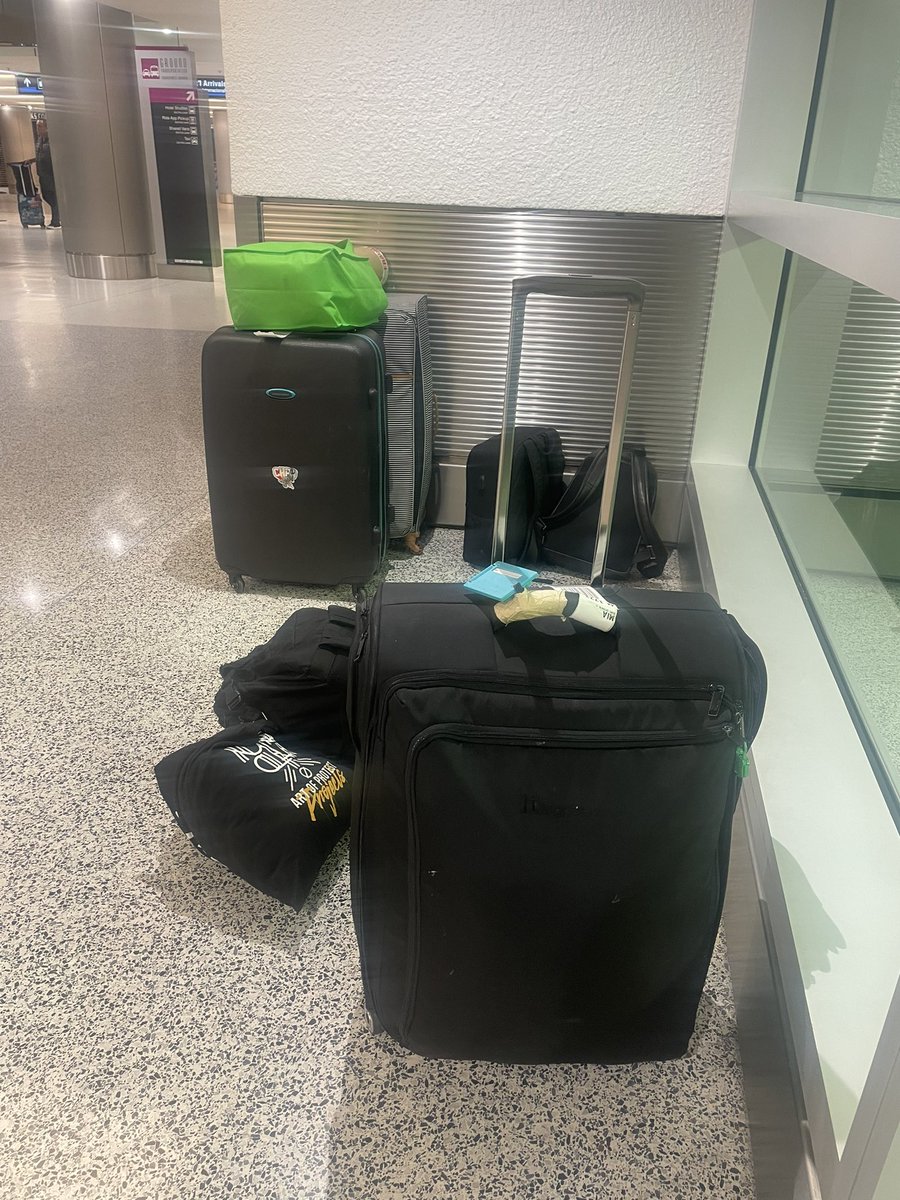 SecaOneArt's tweet photo. @AirbnbHelp still sat here in the airport in Miami with no help 10 hours being messed about now &amp; your customer service has done nothing to help except hang up numerous times whilst we were on hold @Telegraph @thetimes @BBCNWT https://t.co/uBNZXbEszb