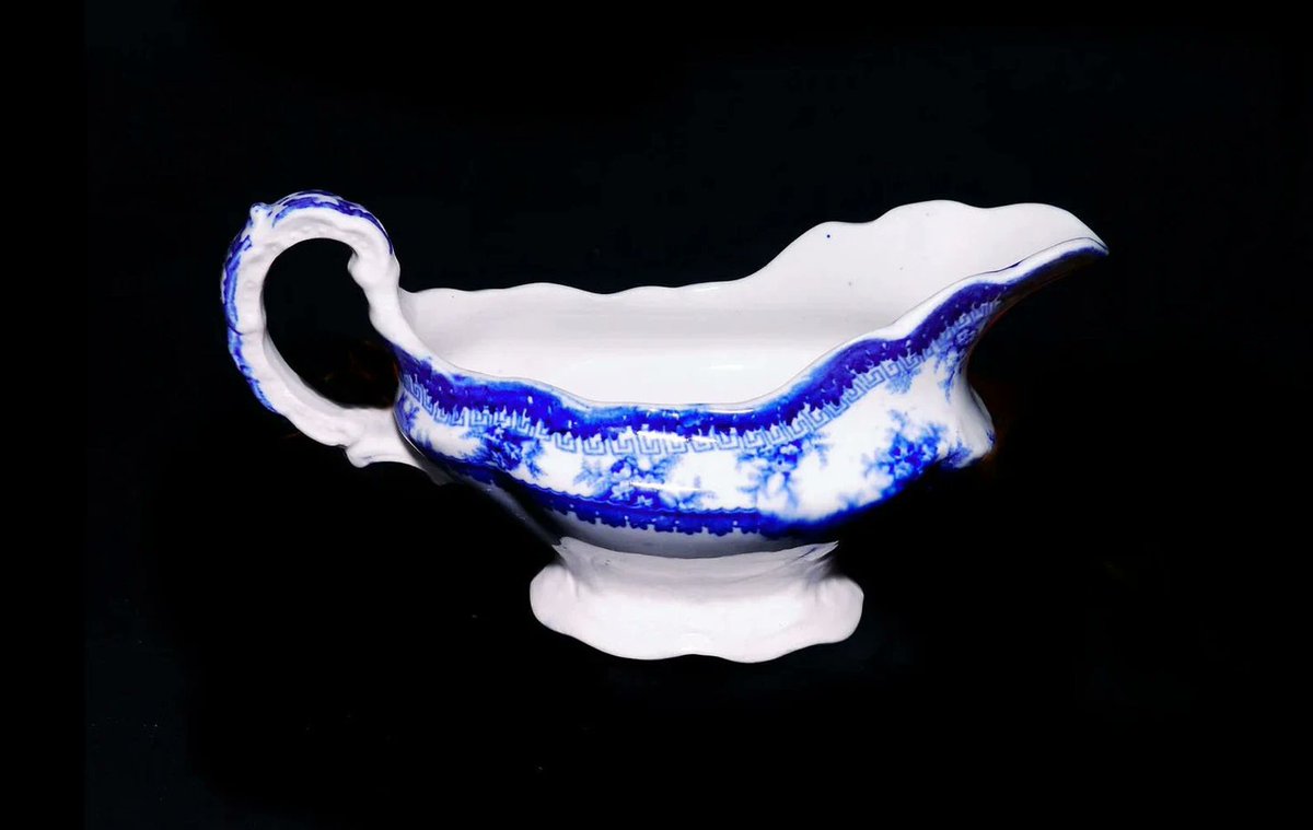 G97816960Girl's tweet photo. Antique Victorian-era John Maddock Hamilton Blue flow-blue gravy or sauce boat made in England. Art nouveau florals. https://t.co/SvuV1OY9ok via @Etsy #BuyfromGroovy #antiqueshop #antiquetableware #tableware #flowblue #JohnMaddock #HamiltonBlue #MaddockHamilton #EtsySeller https://t.co/T6OvGcyxHW