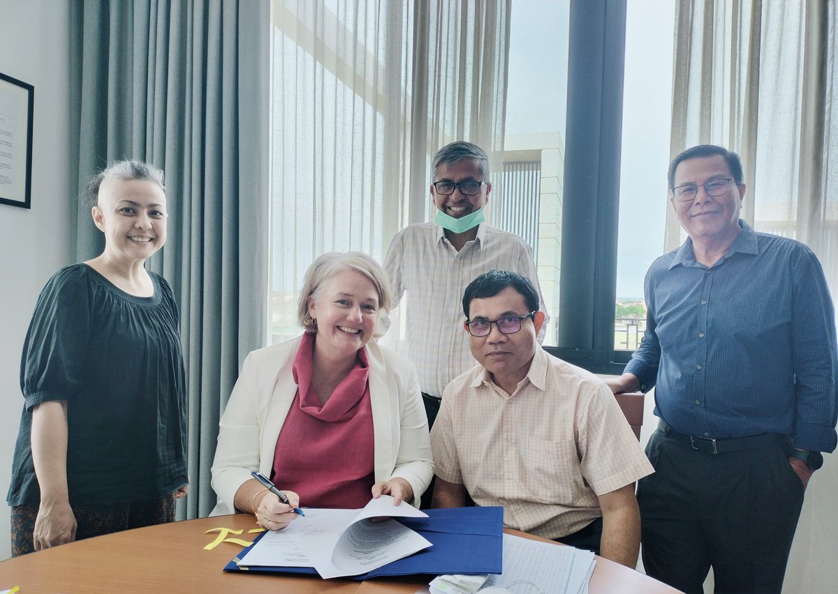 The CPCS Board has long supported the development of the Cambodia Peace Gallery. This week, <a href="/CPCS_Asia/">Centre for Peace and Conflict Studies</a> Director <a href="/Emmacambodia/">Emma Leslie</a> signed off on the Peace Gallery's registration, an important step to sustaining the long-term success of the Peace Gallery.